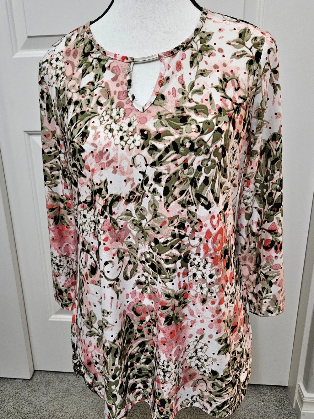Cathy- Keyhole Floral Tunic Blouse in Pink and Olive